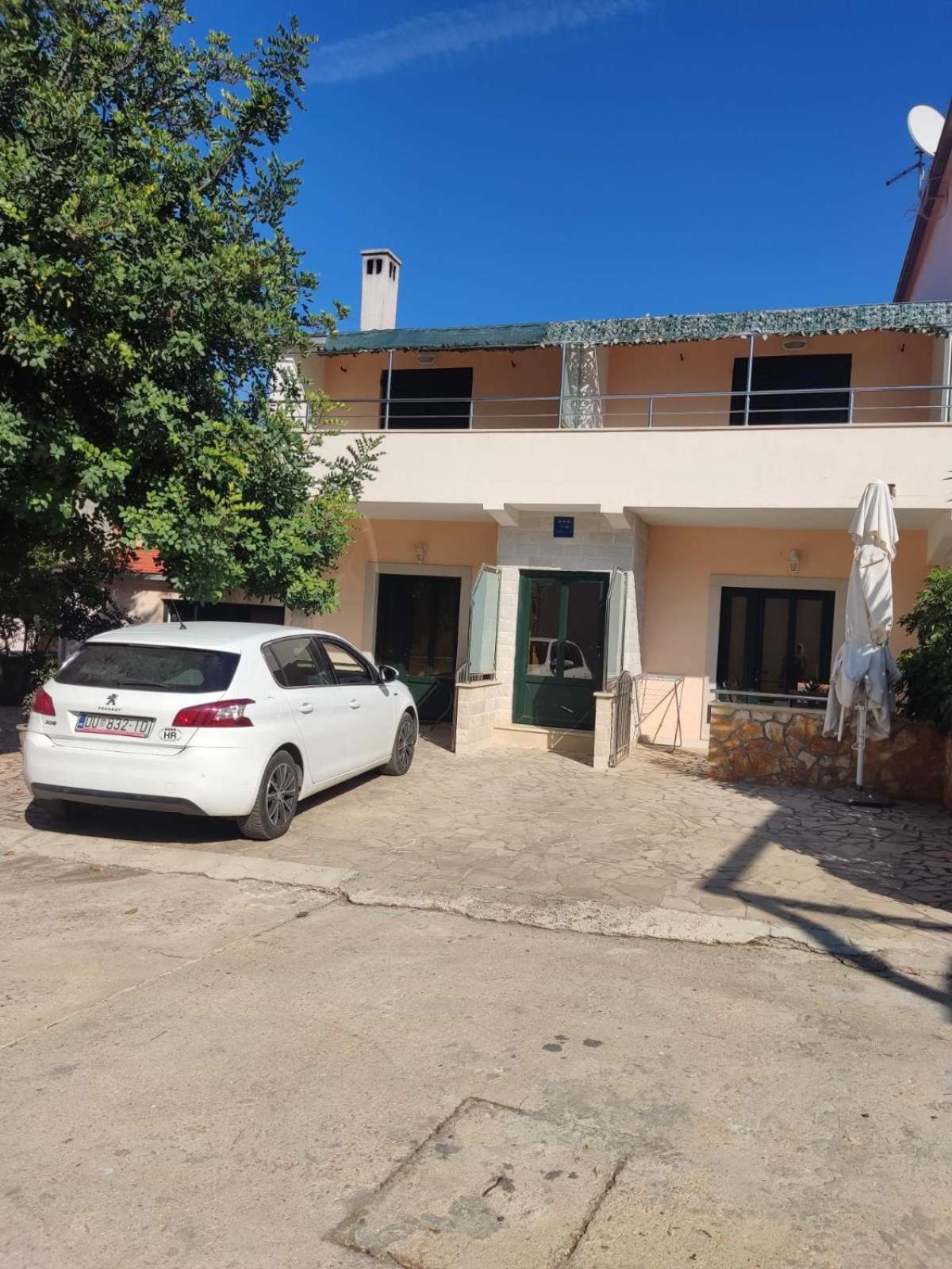 Apartments Ivana Loviste Exterior photo