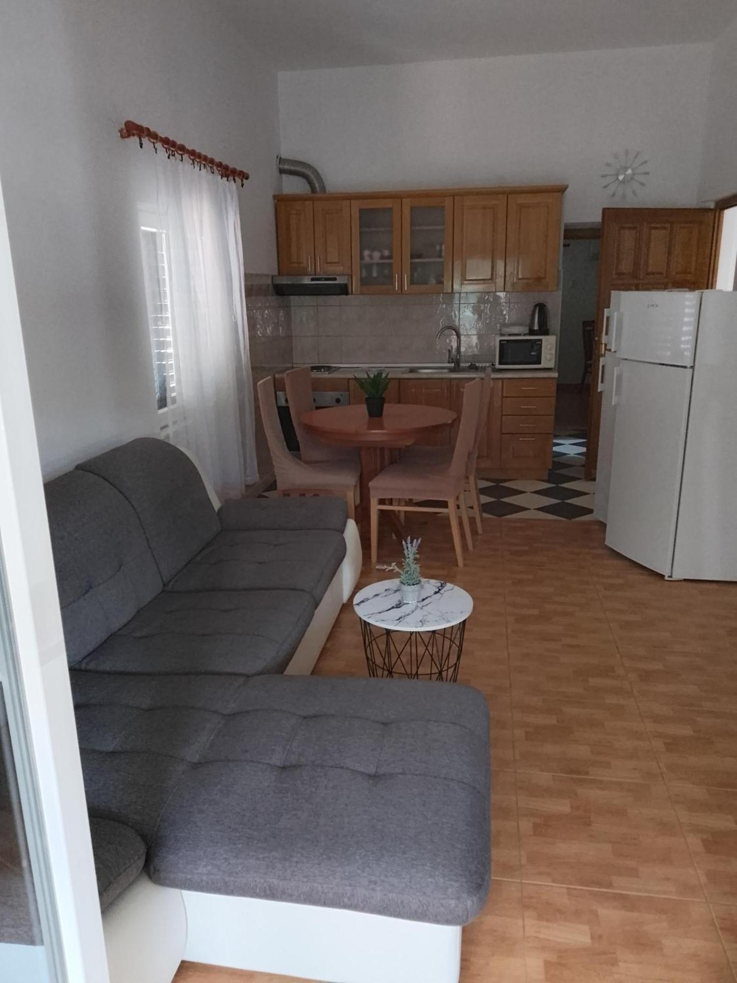 Apartments Ivana Loviste Exterior photo